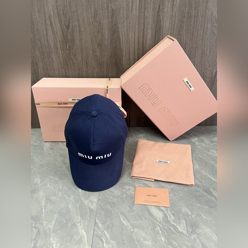 MIUMIU 原版定制 馬卡龍色系棒球帽 這款運動風棒球帽選用斜紋布打造 既耐磨