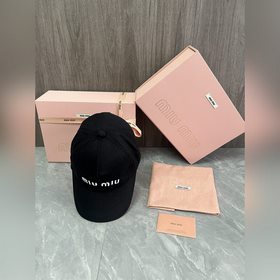 MIUMIU 原版定制 馬卡龍色系棒球帽 這款運動風棒球帽選用斜紋布打造 既耐磨