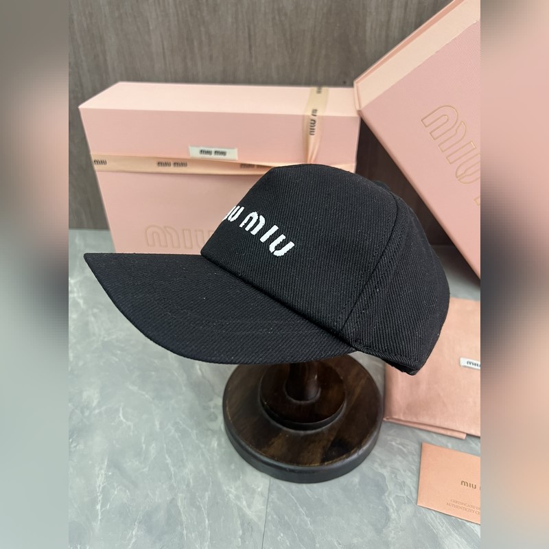 MIUMIU 原版定制 馬卡龍色系棒球帽 這款運動風棒球帽選用斜紋布打造 既耐磨