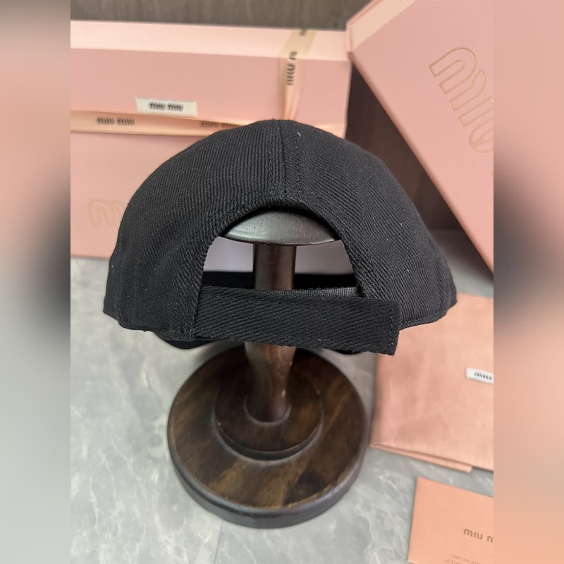 MIUMIU 原版定制 馬卡龍色系棒球帽 這款運動風棒球帽選用斜紋布打造 既耐磨