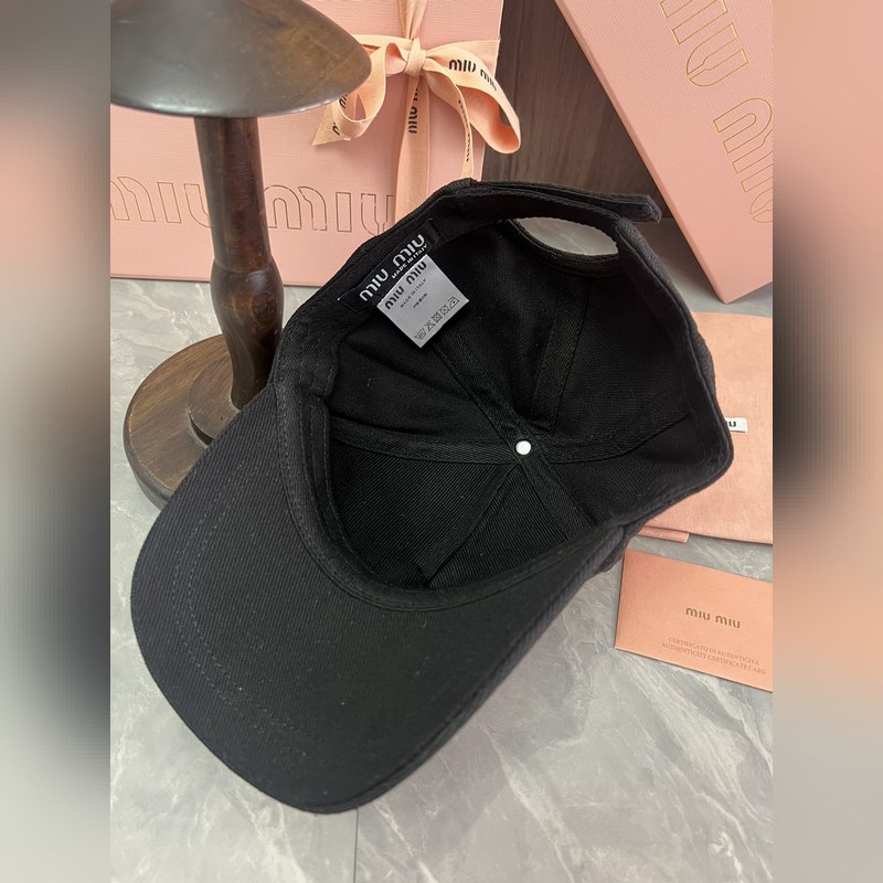 MIUMIU 原版定制 馬卡龍色系棒球帽 這款運動風棒球帽選用斜紋布打造 既耐磨