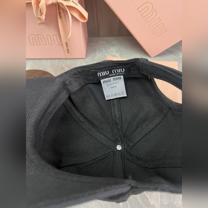 MIUMIU 原版定制 馬卡龍色系棒球帽 這款運動風棒球帽選用斜紋布打造 既耐磨