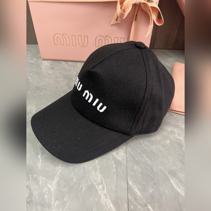 MIUMIU 原版定制 馬卡龍色系棒球帽 這款運動風棒球帽選用斜紋布打造 既耐磨