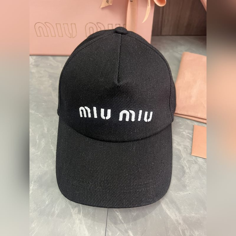 MIUMIU 原版定制 馬卡龍色系棒球帽 這款運動風棒球帽選用斜紋布打造 既耐磨