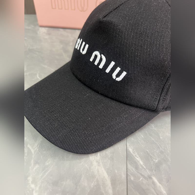 MIUMIU 原版定制 馬卡龍色系棒球帽 這款運動風棒球帽選用斜紋布打造 既耐磨