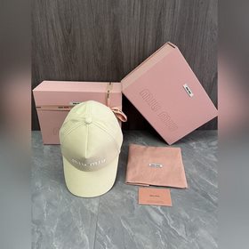 MIUMIU 原版定制 馬卡龍色系棒球帽 這款運動風棒球帽選用斜紋布打造 既耐磨