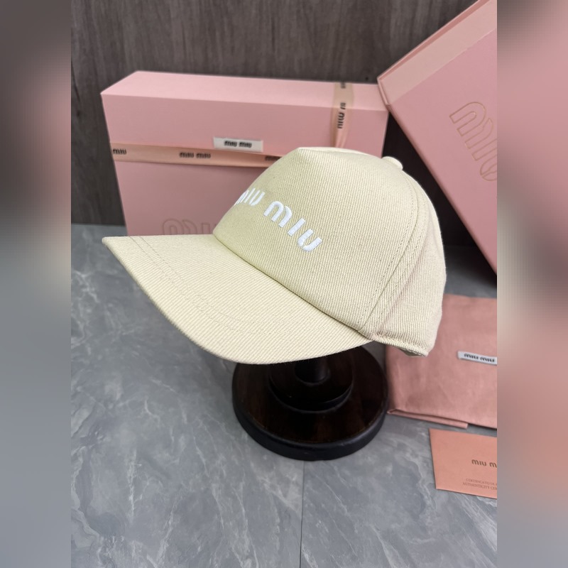 MIUMIU 原版定制 馬卡龍色系棒球帽 這款運(yùn)動(dòng)風(fēng)棒球帽選用斜紋布打造 既耐磨