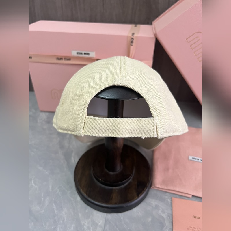 MIUMIU 原版定制 馬卡龍色系棒球帽 這款運(yùn)動(dòng)風(fēng)棒球帽選用斜紋布打造 既耐磨