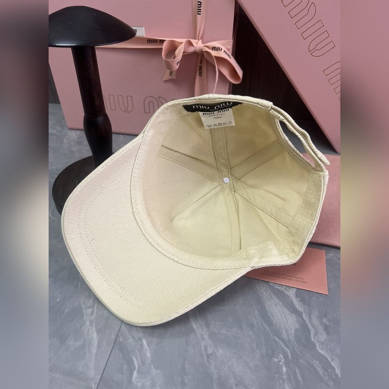 MIUMIU 原版定制 馬卡龍色系棒球帽 這款運(yùn)動(dòng)風(fēng)棒球帽選用斜紋布打造 既耐磨
