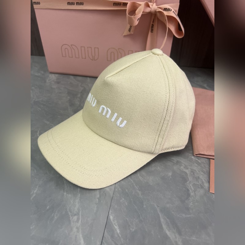 MIUMIU 原版定制 馬卡龍色系棒球帽 這款運(yùn)動(dòng)風(fēng)棒球帽選用斜紋布打造 既耐磨