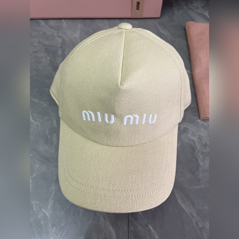 MIUMIU 原版定制 馬卡龍色系棒球帽 這款運(yùn)動(dòng)風(fēng)棒球帽選用斜紋布打造 既耐磨