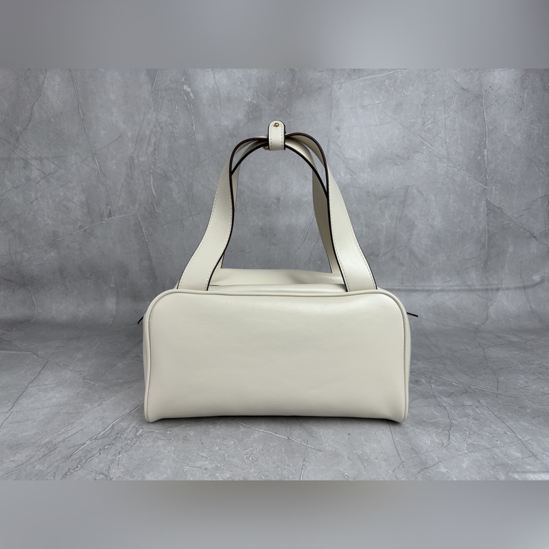 5BB182 (白色)新品爆款腋下保齡球包，這款手提包的新演繹以平坦的手柄，正面