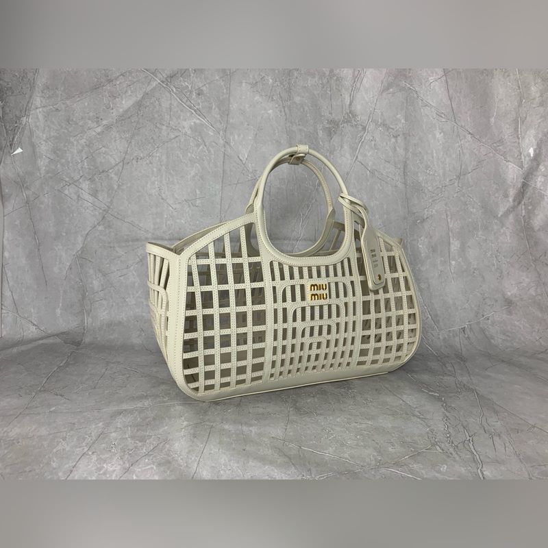 5BA293 (白色)夏日邂逅，用一隻包遇見最好的自己這個夏天，限定新款菜籃子的