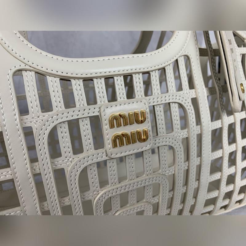 5BA293 (白色)夏日邂逅，用一隻包遇見最好的自己這個夏天，限定新款菜籃子的