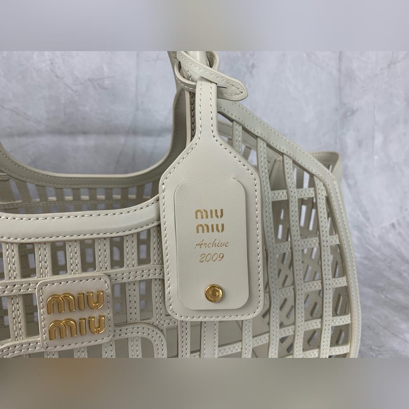 5BA293 (白色)夏日邂逅，用一隻包遇見最好的自己這個夏天，限定新款菜籃子的