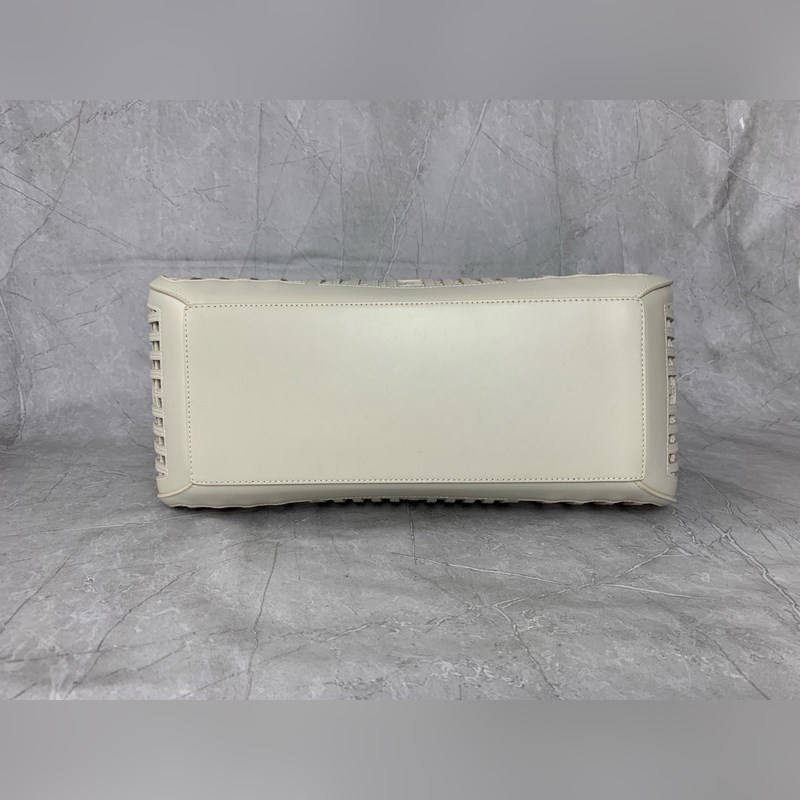 5BA293 (白色)夏日邂逅，用一隻包遇見最好的自己這個夏天，限定新款菜籃子的