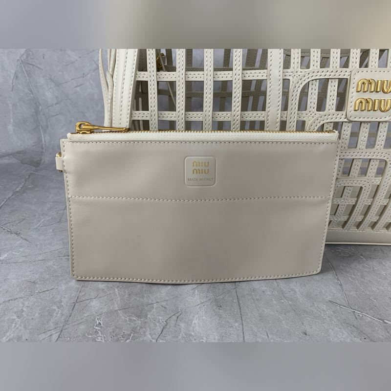 5BA293 (白色)夏日邂逅，用一隻包遇見最好的自己這個夏天，限定新款菜籃子的