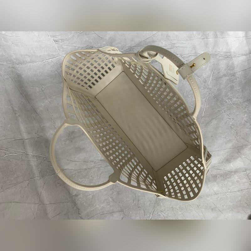 5BA293 (白色)夏日邂逅，用一隻包遇見最好的自己這個夏天，限定新款菜籃子的