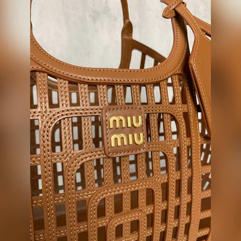 5BA293 (棕色)夏日邂逅，用一隻包遇見最好的自己這個夏天，限定新款菜籃子的