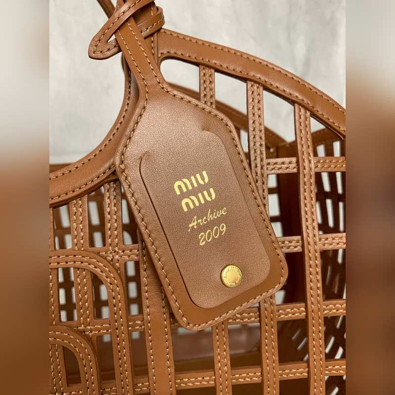 5BA293 (棕色)夏日邂逅，用一隻包遇見最好的自己這個夏天，限定新款菜籃子的