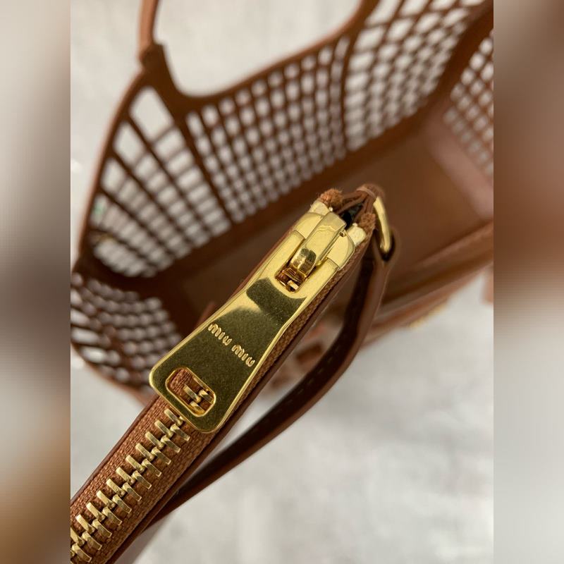 5BA293 (棕色)夏日邂逅，用一隻包遇見最好的自己這個夏天，限定新款菜籃子的