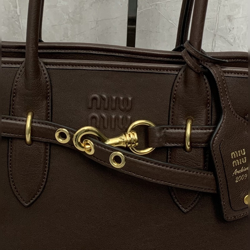 5BG291(石楠木色) MIUMIU 手提包 這隻Aventure我要誇爆它！