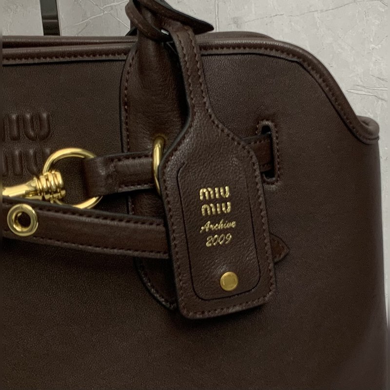 5BG291(石楠木色) MIUMIU 手提包 這隻Aventure我要誇爆它！