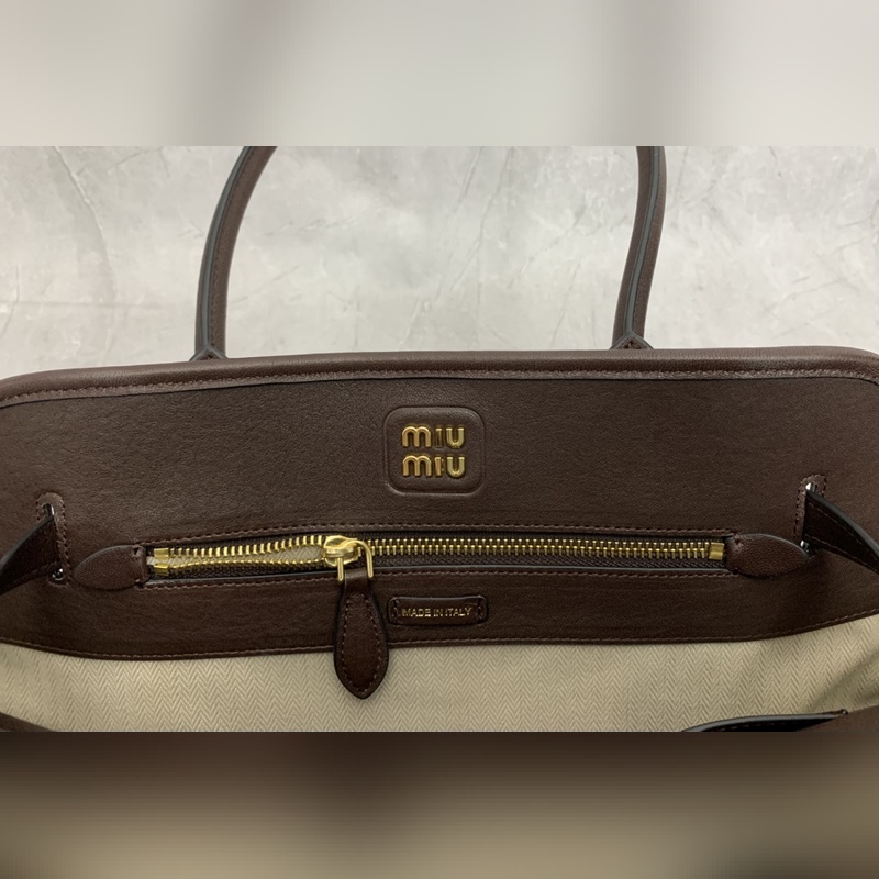 5BG291(石楠木色) MIUMIU 手提包 這隻Aventure我要誇爆它！