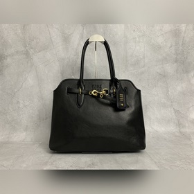 5BG291(黑色) MIUMIU 手提包 這隻Aventure我要誇爆它！ 絕