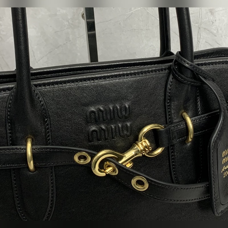 5BG291(黑色) MIUMIU 手提包 這隻Aventure我要誇爆它！ 絕