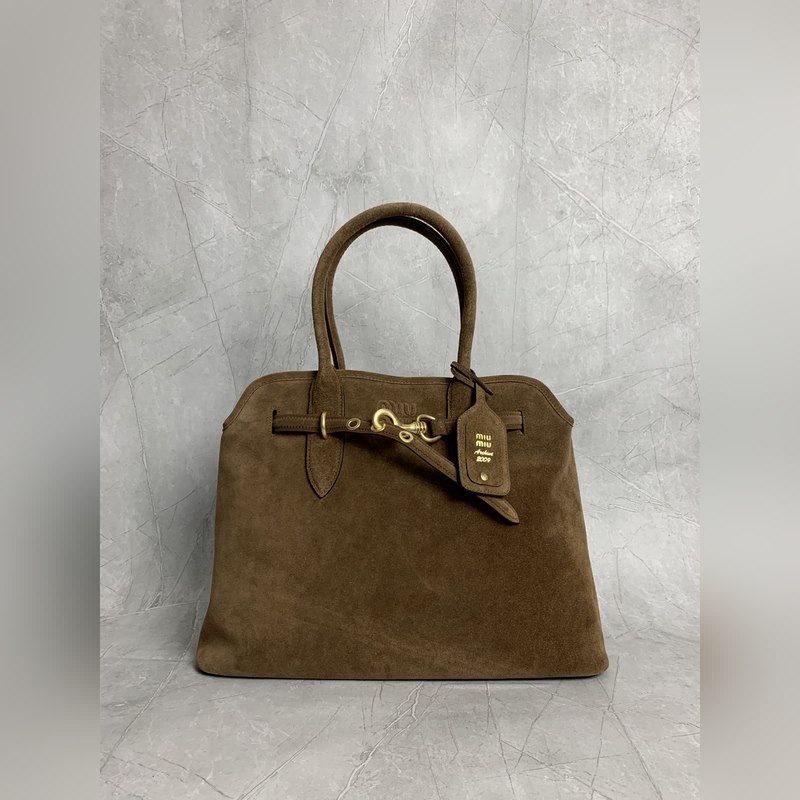 5BG291 新品爆款中古托特包，采用今年爆火的麂皮材質，皮質柔軟高級，這款Av