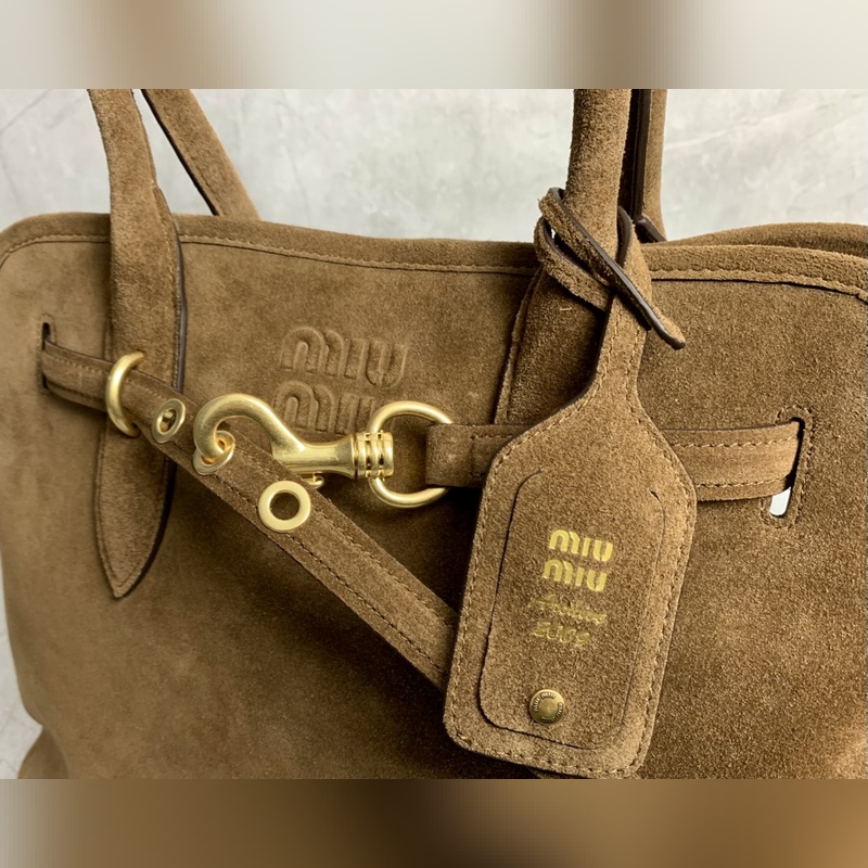 5BG291 新品爆款中古托特包，采用今年爆火的麂皮材質，皮質柔軟高級，這款Av