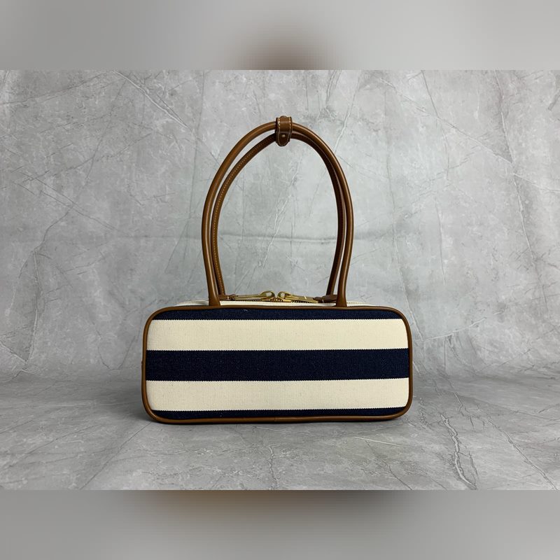 新款帆布條紋 5BB173 這款Beau帆布手袋以條紋圖案喚起經典夏日衣櫥記憶，