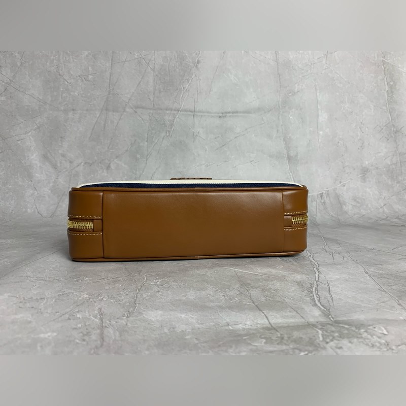 新款帆布條紋 5BB173 這款Beau帆布手袋以條紋圖案喚起經典夏日衣櫥記憶，