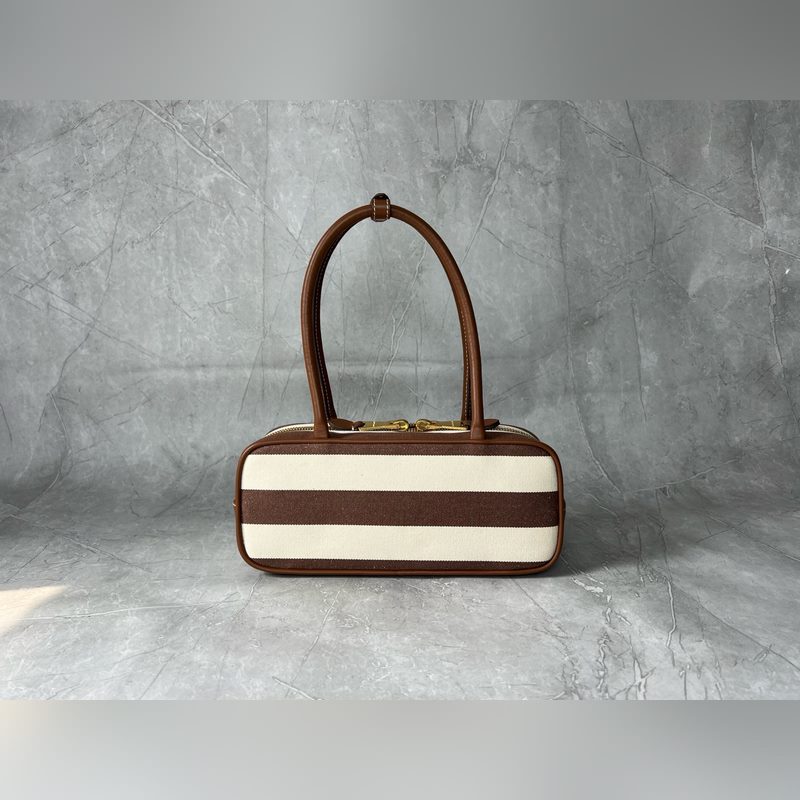 新款帆布棕條紋 5BB173 這款Beau帆布手袋以條紋圖案喚起經典夏日衣櫥記憶