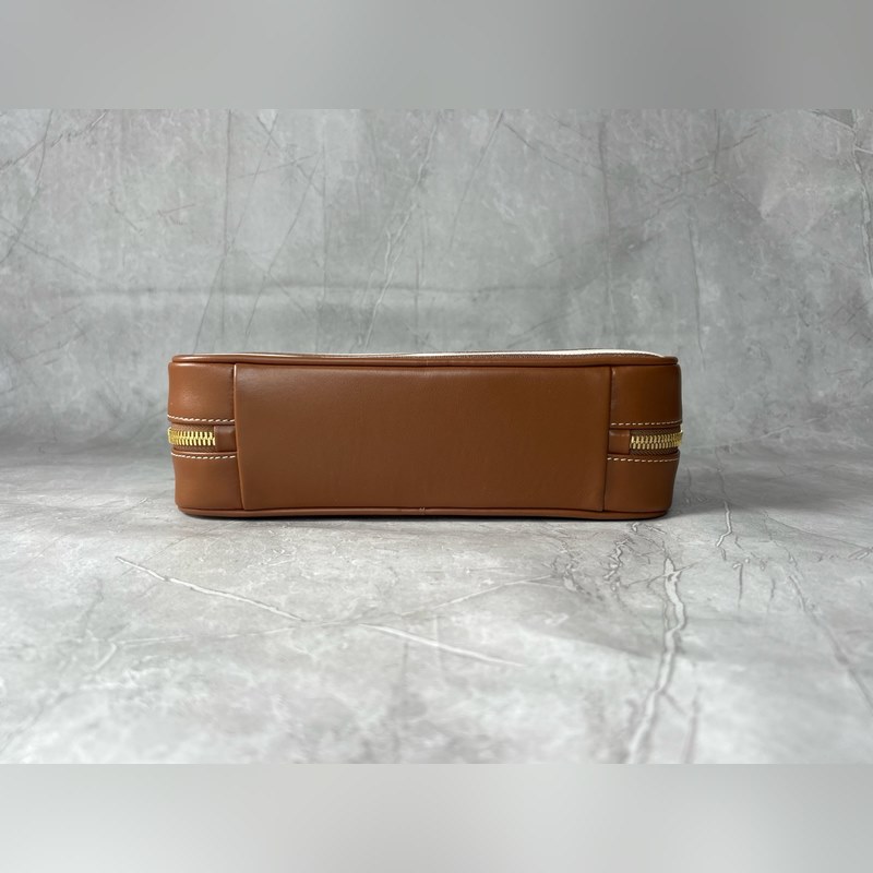 新款帆布棕條紋 5BB173 這款Beau帆布手袋以條紋圖案喚起經典夏日衣櫥記憶