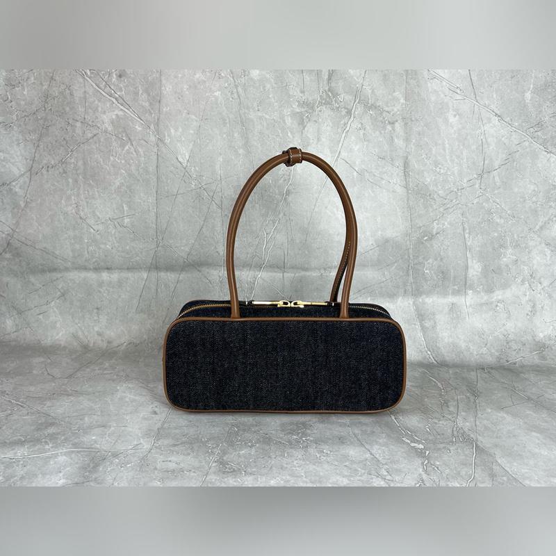 5BB173 Beau丹甯中號單肩包 標志性的Miu Miu丹甯面料定義了這款B