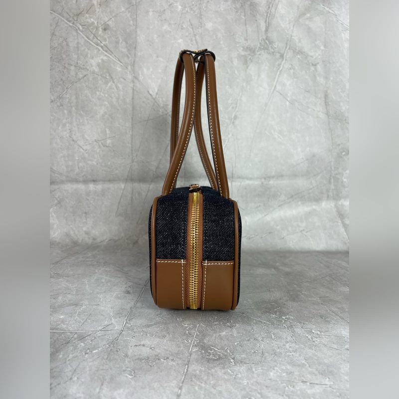 5BB173 Beau丹甯中號單肩包 標志性的Miu Miu丹甯面料定義了這款B