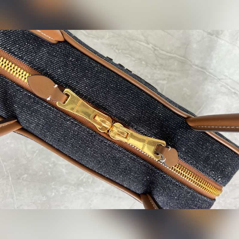 5BB173 Beau丹甯中號單肩包 標志性的Miu Miu丹甯面料定義了這款B