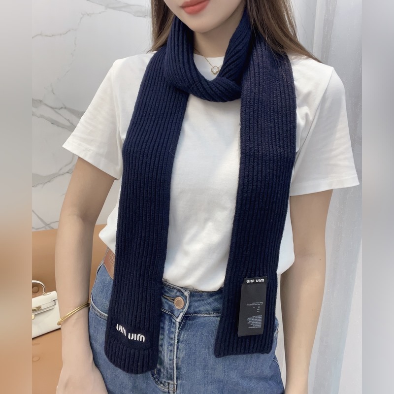 Miu新款圍巾 性價比真的高給你們種草一下下~MiuMiu簡約百搭羊毛針織，真的