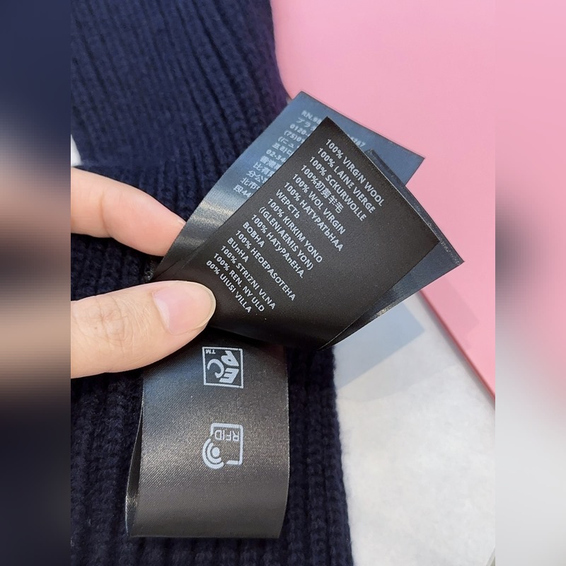 Miu新款圍巾 性價比真的高給你們種草一下下~MiuMiu簡約百搭羊毛針織，真的