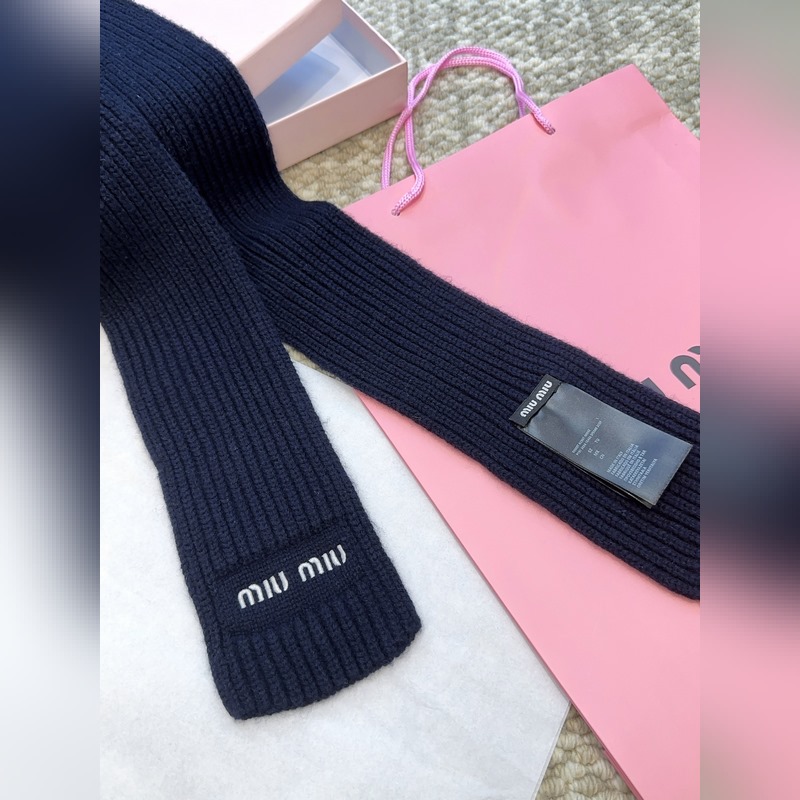 Miu新款圍巾 性價比真的高給你們種草一下下~MiuMiu簡約百搭羊毛針織，真的