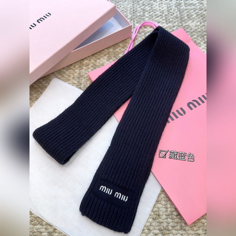 Miu新款圍巾 性價比真的高給你們種草一下下~MiuMiu簡約百搭羊毛針織，真的