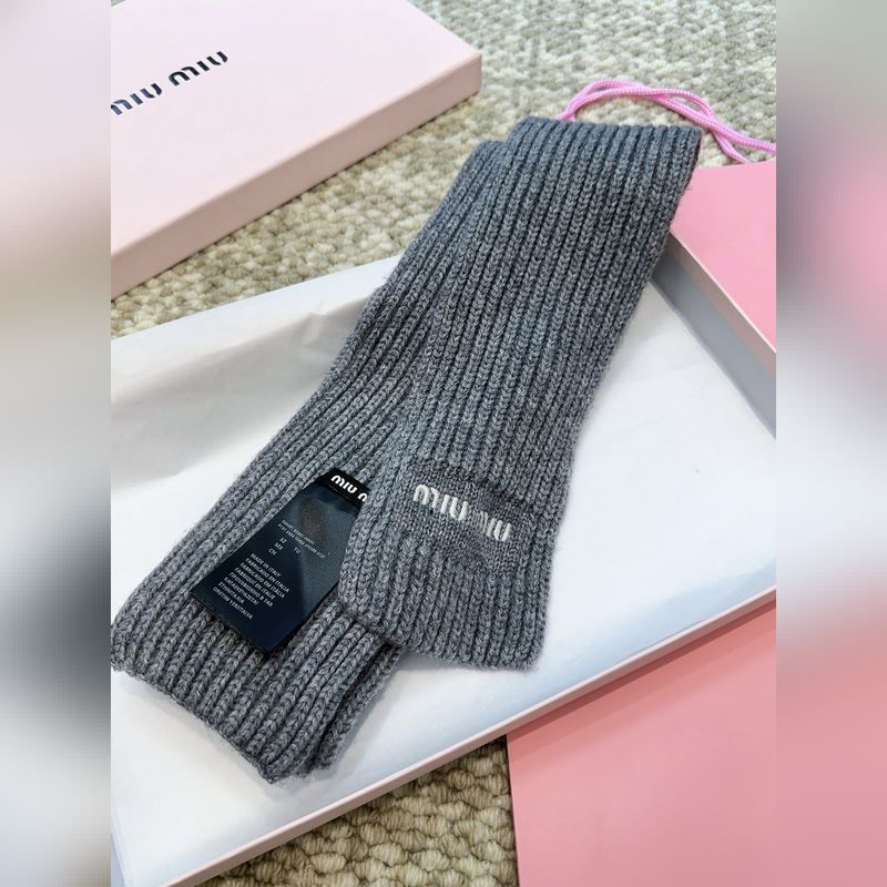 Miu新款圍巾 性價(jià)比真的高給你們種草一下下~MiuMiu簡(jiǎn)約百搭羊毛針織，真的