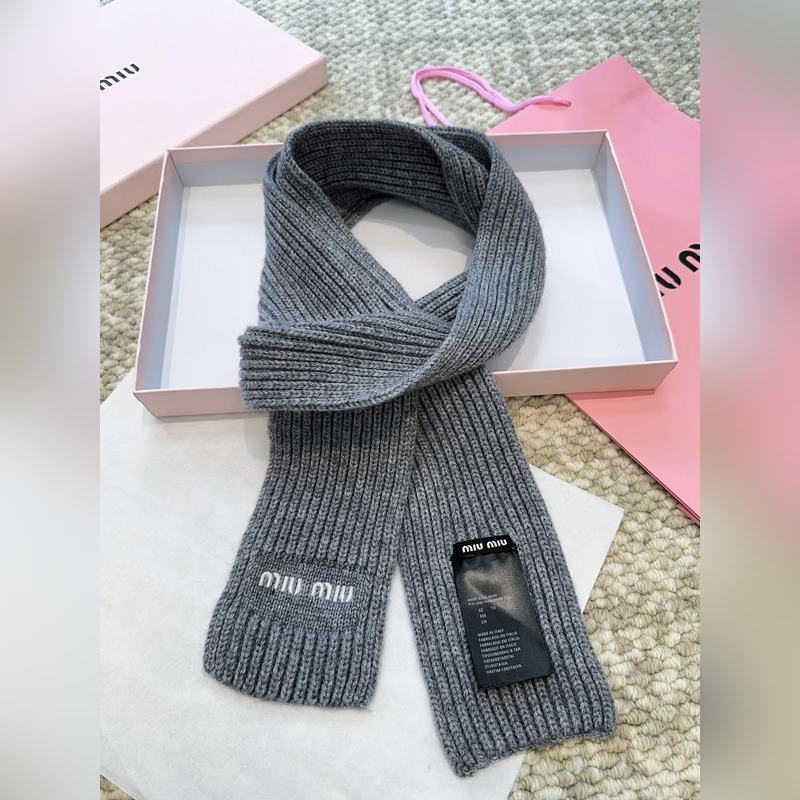 Miu新款圍巾 性價(jià)比真的高給你們種草一下下~MiuMiu簡(jiǎn)約百搭羊毛針織，真的