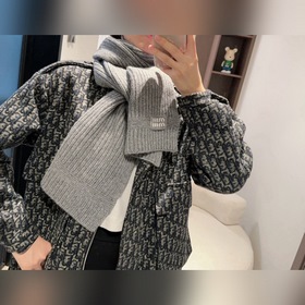 miumiu男女同款 又保暖又有質(zhì)感的羊絨圍巾，溫暖一整個(gè)冬天，毛茸茸的好溫暖，