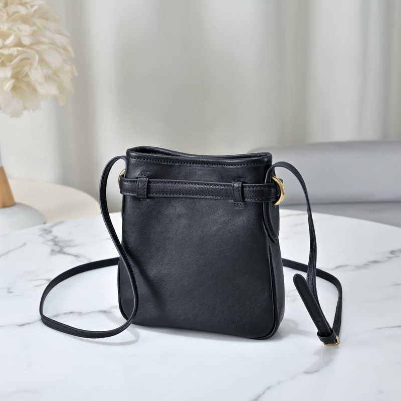 5NR461，Miu Miu 新品迷你福袋小水桶包Aventure，采用頂級進口