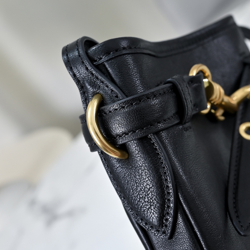 5NR461，Miu Miu 新品迷你福袋小水桶包Aventure，采用頂級進口