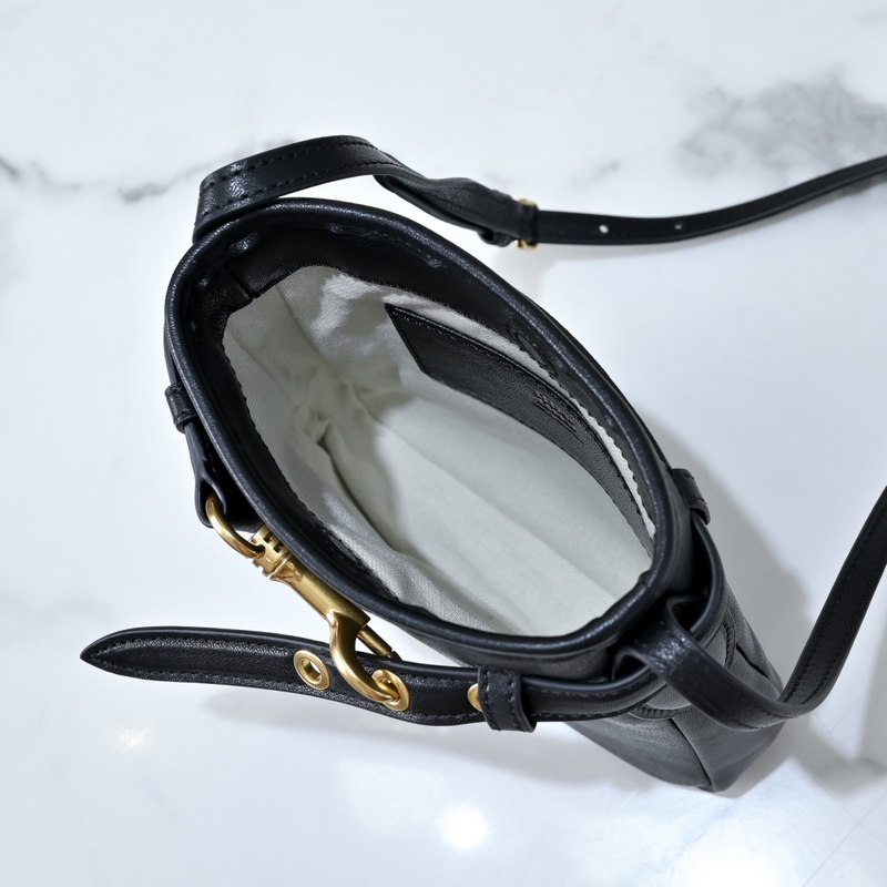 5NR461，Miu Miu 新品迷你福袋小水桶包Aventure，采用頂級進口