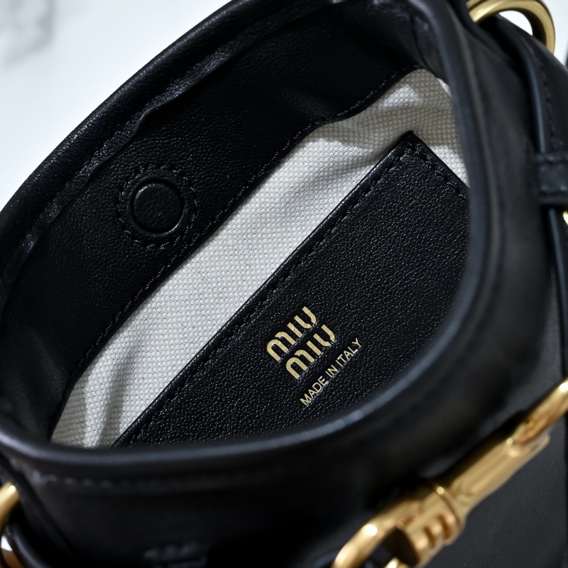 5NR461，Miu Miu 新品迷你福袋小水桶包Aventure，采用頂級進口